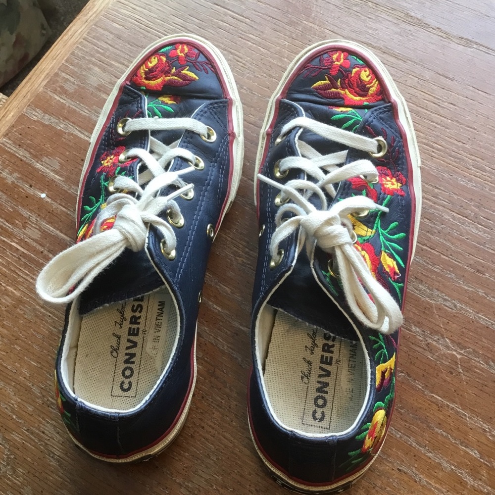 Chuck Taylor Converse Navy Floral Embroidered Sneakers - Picture 6 of 14